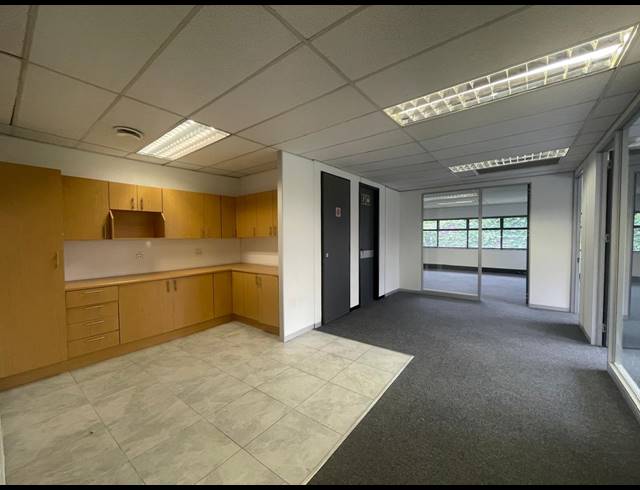 198M² OFFICE TO LET IN BRYANSTON